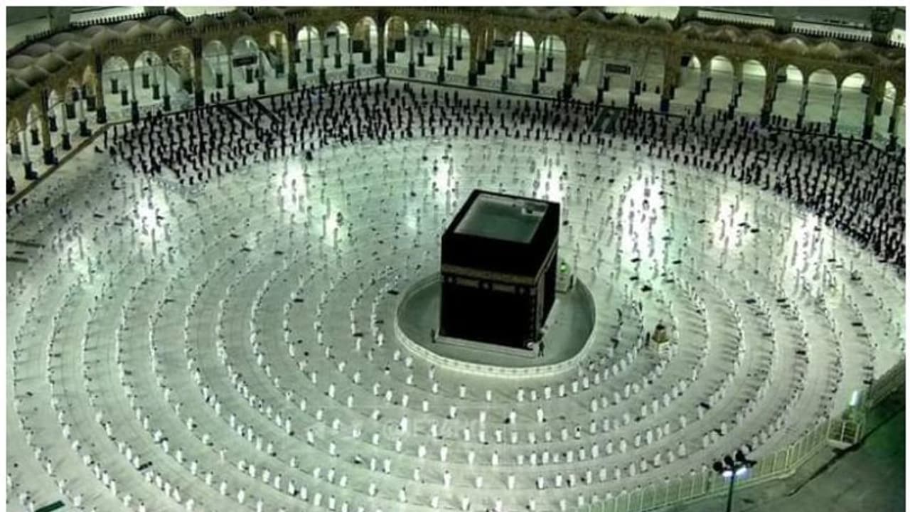 മക്കയില് കര്ശന കൊവിഡ് നിയന്ത്രണം; സാമൂഹിക അകലം പാലിച്ച് കഅ്ബ പ്രദക്ഷിണം ചെയ്യാൻ 18 ട്രാക്കുകൾ മക്കയില് കര്ശന കൊവിഡ് നിയന്ത്രണം; സാമൂഹിക അകലം പാലിച്ച് കഅ്ബ പ്രദക്ഷിണം ചെയ്യാൻ 18 ട്രാക്കുകൾ