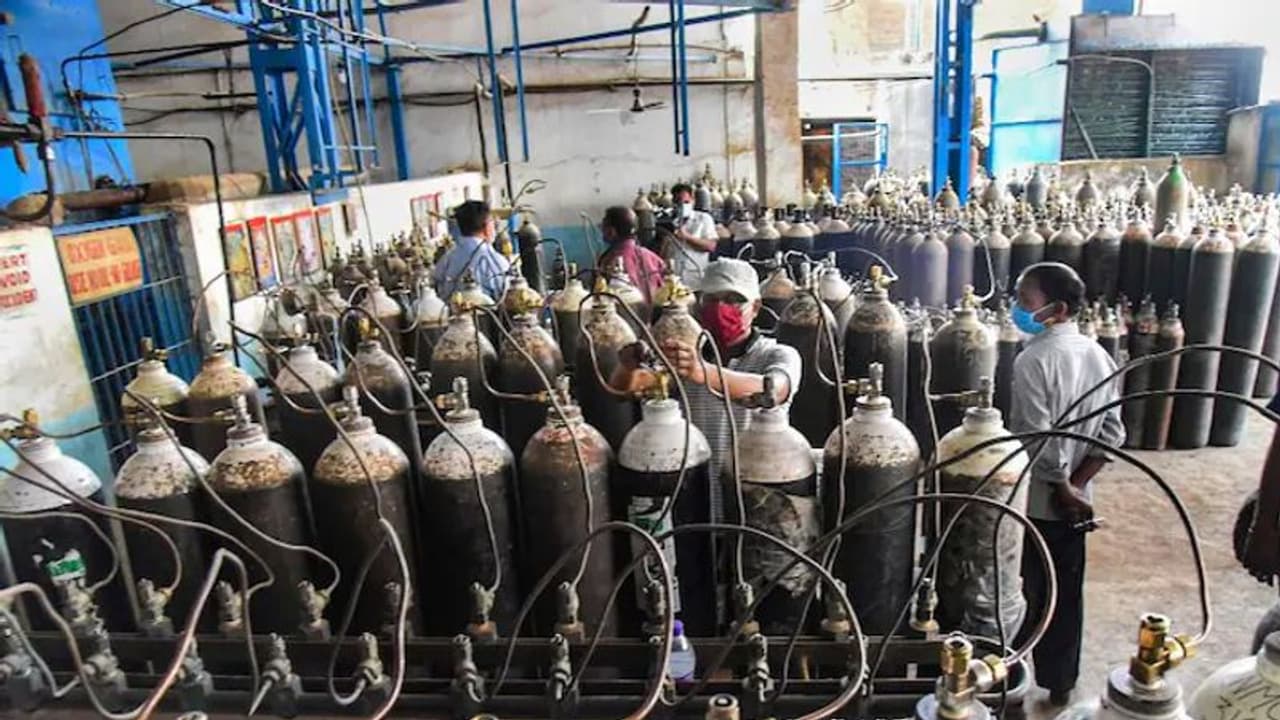 ಆಕ್ಸಿಜನ್ ಕೊರತೆ: ಆಸ್ಪತ್ರೆಯಲ್ಲಿ 6 ಸೋಂಕಿತರ ಸಾವು! ಆಕ್ಸಿಜನ್ ಕೊರತೆ: ಆಸ್ಪತ್ರೆಯಲ್ಲಿ 6 ಸೋಂಕಿತರ ಸಾವು!