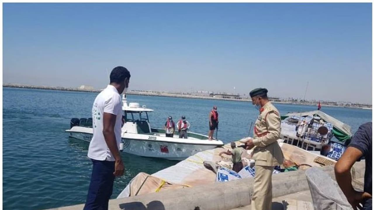 മുങ്ങാന് തുടങ്ങിയ പായ്ക്കപ്പലില് നിന്ന് ആറുപേരെ രക്ഷപ്പെടുത്തി ദുബൈ പൊലീസ് മുങ്ങാന് തുടങ്ങിയ പായ്ക്കപ്പലില് നിന്ന് ആറുപേരെ രക്ഷപ്പെടുത്തി ദുബൈ പൊലീസ്