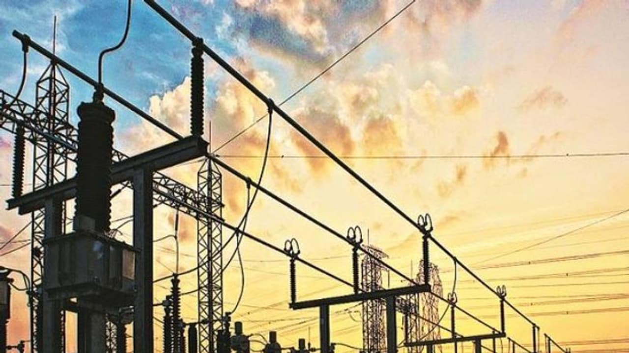 ಖಾಸಗೀಕರಣ ಯತ್ನ: ಕೆಪಿಟಿಸಿಎಲ್ನಲ್ಲಿ ಎಸ್ಕಾಂಗಳ ವಿಲೀನ ಇಲ್ಲ ಖಾಸಗೀಕರಣ ಯತ್ನ: ಕೆಪಿಟಿಸಿಎಲ್ನಲ್ಲಿ ಎಸ್ಕಾಂಗಳ ವಿಲೀನ ಇಲ್ಲ