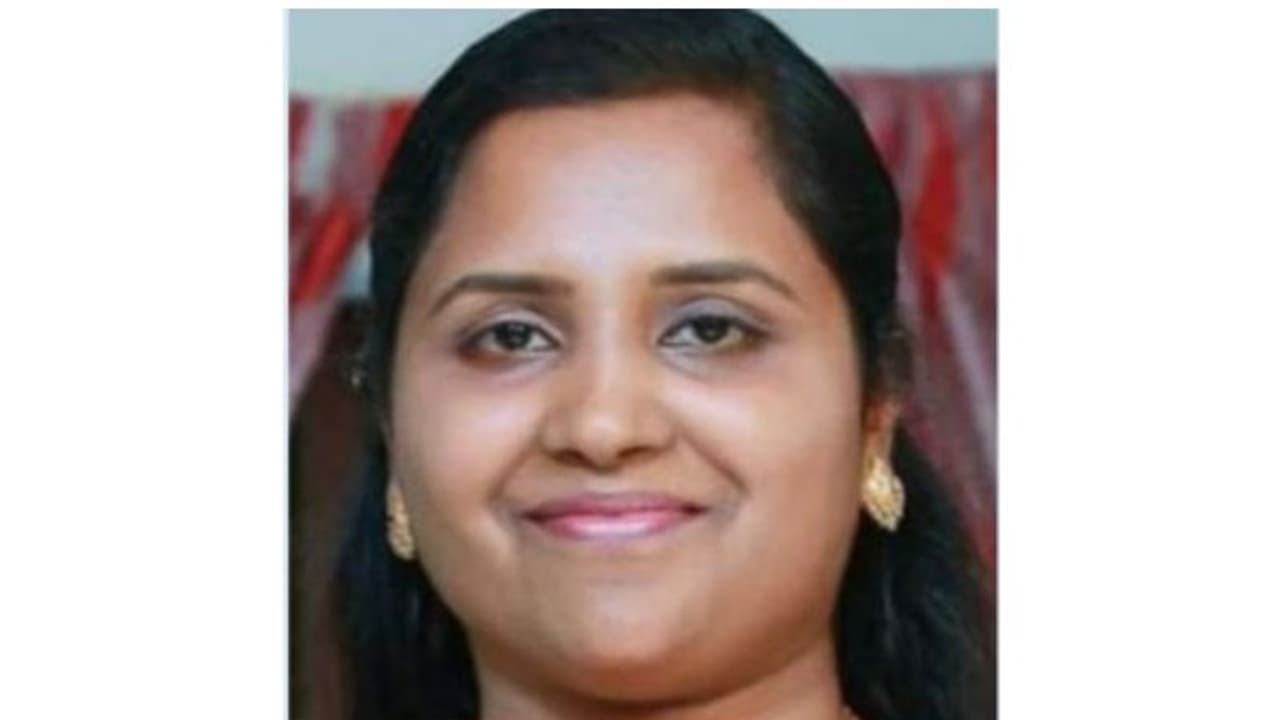 കുവൈത്തില് നിന്ന് ചികിത്സക്ക് നാട്ടിലേക്ക് പോയ മലയാളി നഴ്സ് നിര്യാതയായി കുവൈത്തില് നിന്ന് ചികിത്സക്ക് നാട്ടിലേക്ക് പോയ മലയാളി നഴ്സ് നിര്യാതയായി