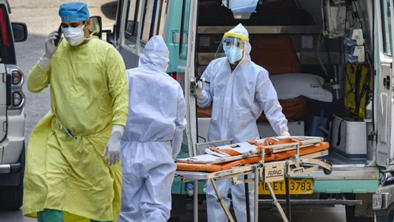 இரண்டாவது அலை மிக கொடூரமானது.. காரணம் இதுதான்.. அலறும் ஐசிஎம்ஆர்.. இரண்டாவது அலை மிக கொடூரமானது.. காரணம் இதுதான்.. அலறும் ஐசிஎம்ஆர்..