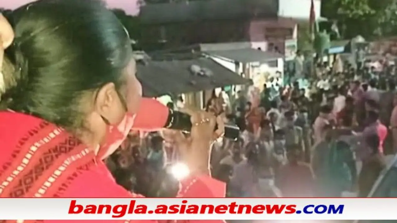 ভারতী ঘোষের রোডশোতে 'লুঙ্গি পড়া লোক'এর হামলা, পুলিশের সামনেই বেধড়ক মার বিজেপি কর্মীদের