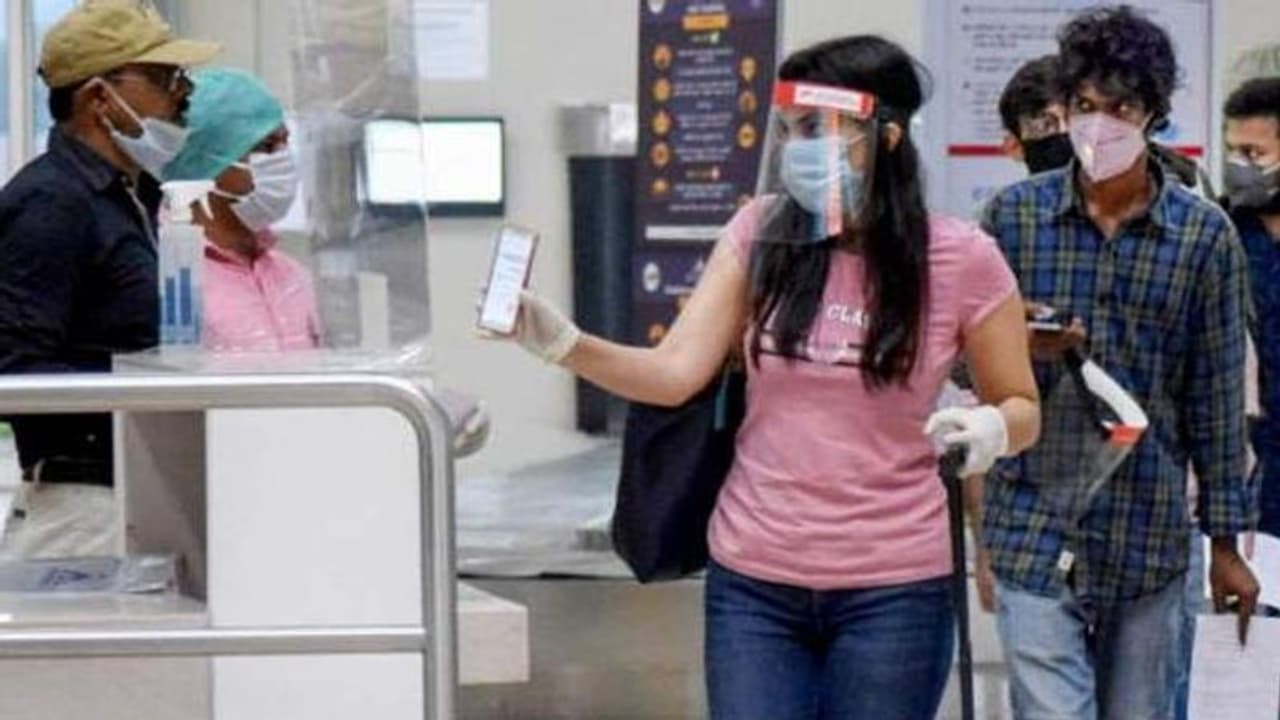 भारत में कोरोना का प्रकोप: ब्रिटेन ने भारत को रेड लिस्ट में डाला, पाकिस्तान और अमेरिका ने भी लिया कड़ा फैसला भारत में कोरोना का प्रकोप: ब्रिटेन ने भारत को रेड लिस्ट में डाला, पाकिस्तान और अमेरिका ने भी लिया कड़ा फैसला