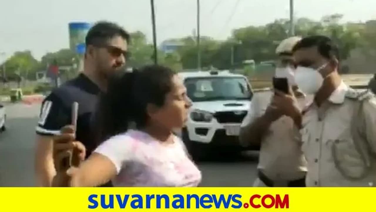 ಮಾಸ್ಕ್ ಇದ್ರೆ ಕಾರಲ್ಲಿ ಗಂಡನಿಗೆ ಮುತ್ತು ಕೊಡೋದು ಹೇಗೆ? ಮಾಸ್ಕ್ ಇದ್ರೆ ಕಾರಲ್ಲಿ ಗಂಡನಿಗೆ ಮುತ್ತು ಕೊಡೋದು ಹೇಗೆ?