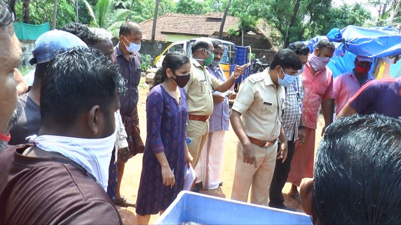 ഫോര്മാലിന് ചേര്ത്ത 300 കിലോ മത്സ്യം പിടിച്ചെടുത്തു ഫോര്മാലിന് ചേര്ത്ത 300 കിലോ മത്സ്യം പിടിച്ചെടുത്തു