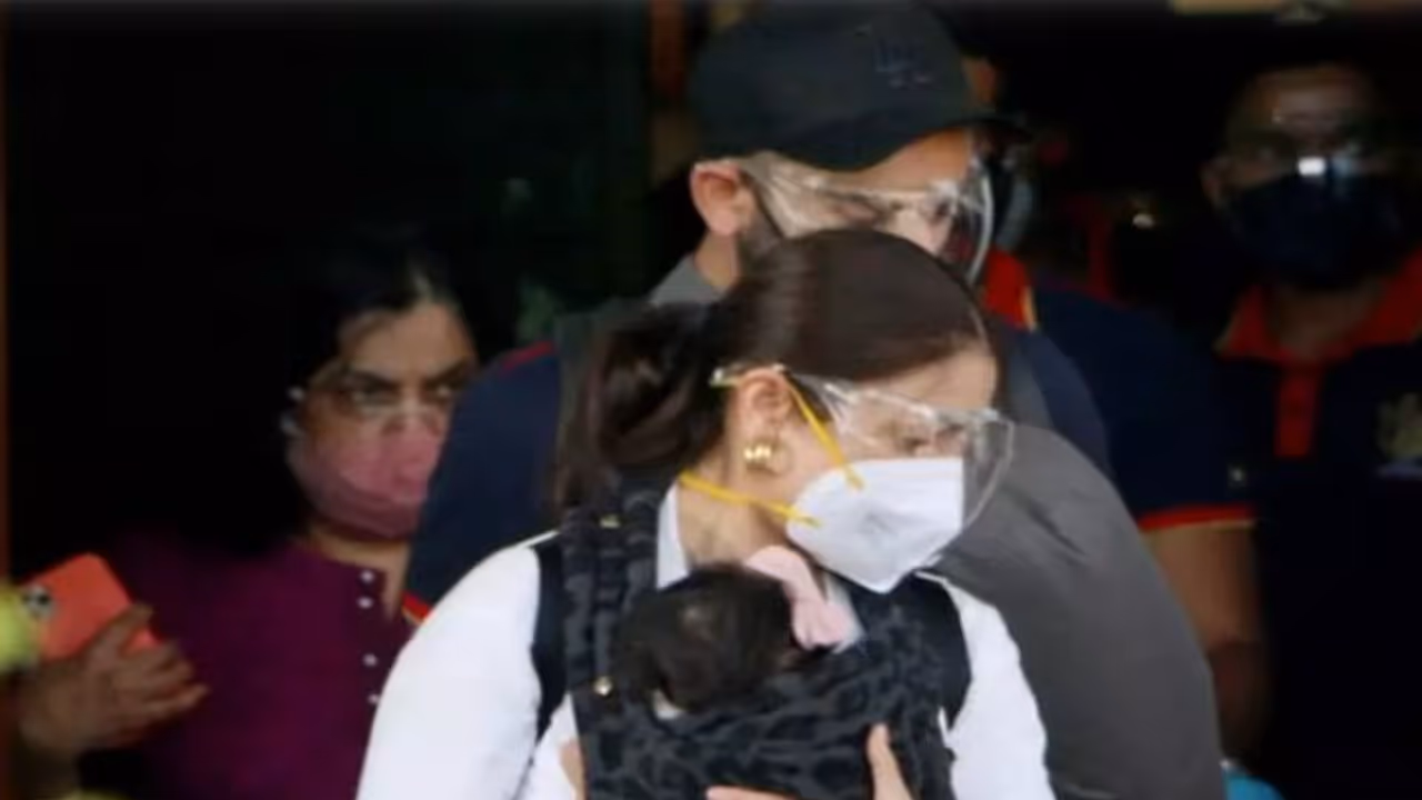 পাপারাজ্জিদের কীর্তি, নেট দুনিয়ায় ফাঁস বিরাট অনুষ্কা ভামিকার ছবি ভিডিও পাপারাজ্জিদের কীর্তি, নেট দুনিয়ায় ফাঁস বিরাট অনুষ্কা ভামিকার ছবি ভিডিও