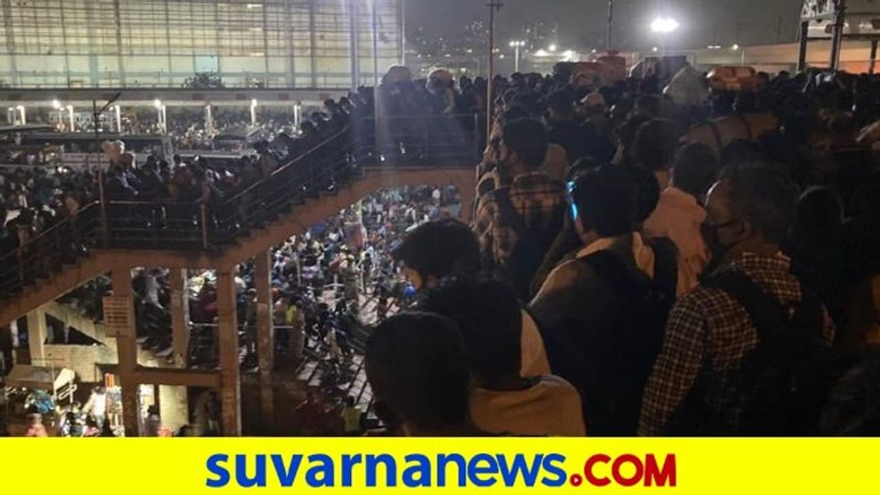 ಲಾಕ್ಡೌನ್ ಬೆನ್ನಲ್ಲೇ ದಿಲ್ಲಿಯಿಂದ ಕಾರ್ಮಿಕರ ಗುಳೆ! ಲಾಕ್ಡೌನ್ ಬೆನ್ನಲ್ಲೇ ದಿಲ್ಲಿಯಿಂದ ಕಾರ್ಮಿಕರ ಗುಳೆ!