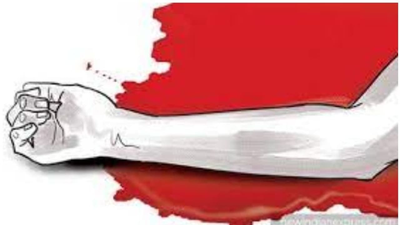 തിരുവനന്തപുരത്ത് യുവാവിനെ വെട്ടിക്കൊലപ്പെടുത്തി; കഞ്ചാവ് സംഘങ്ങൾ തമ്മിലുളള കുടിപ്പകയെന്ന് പൊലീസ് തിരുവനന്തപുരത്ത് യുവാവിനെ വെട്ടിക്കൊലപ്പെടുത്തി; കഞ്ചാവ് സംഘങ്ങൾ തമ്മിലുളള കുടിപ്പകയെന്ന് പൊലീസ്