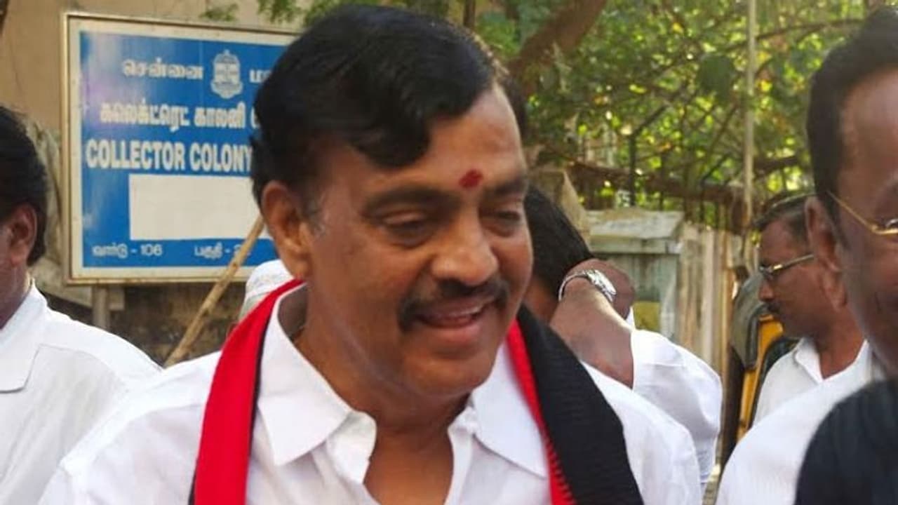 #BREAKING அண்ணாநகர் திமுக எம்எல்ஏ மோகன் உள்பட 5 பேர் விடுதலை.. சிறப்பு நீதிமன்றம் பரபரப்பு தீர்ப்பு..!