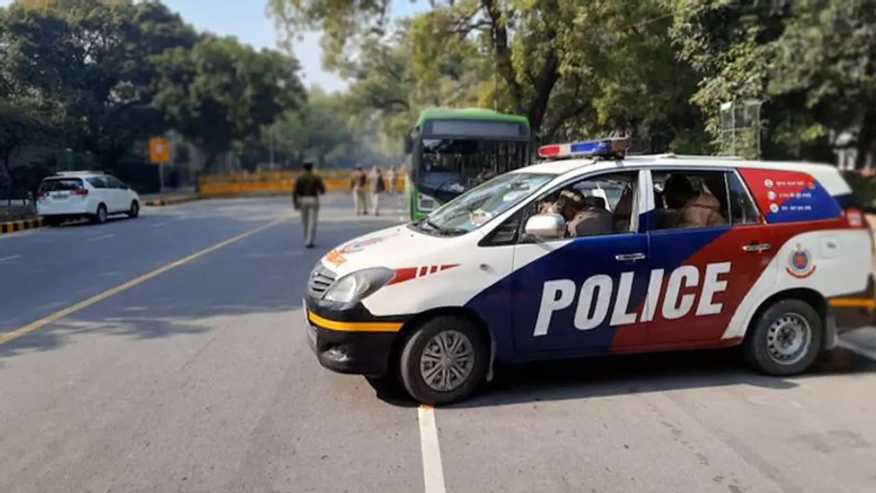 పదో తరగతి విద్యార్థిని పరీక్ష రాయడం కోసం గ్రీన్ కారిడార్.. ఎక్కడంటే.. పదో తరగతి విద్యార్థిని పరీక్ష రాయడం కోసం గ్రీన్ కారిడార్.. ఎక్కడంటే..