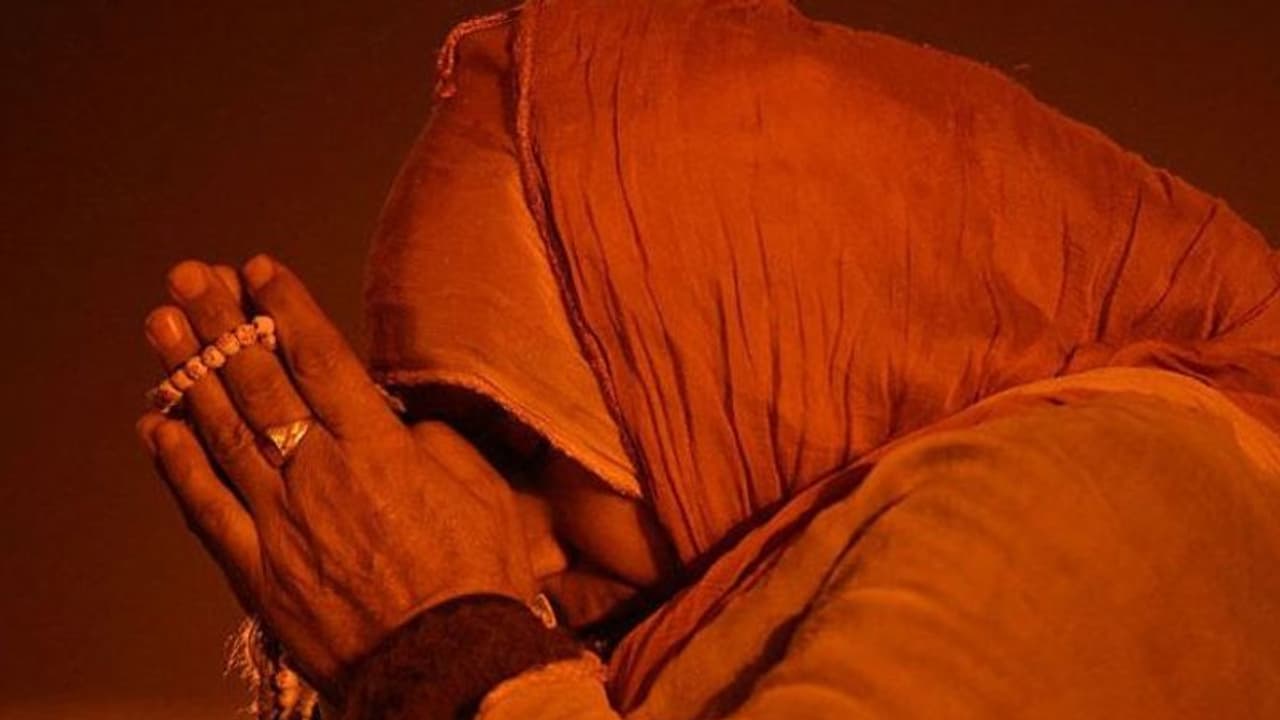 சென்னையில் அதிர்ச்சி.. சர்ச்சில் பிரார்த்தனை செய்த பெண்ணை கட்டிப்பிடித்து முத்தம் கொடுத்த மதபோதகர்..!