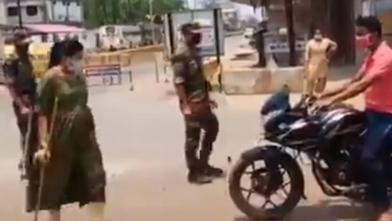 Chhattisgarh: Pregnant lady DSP manages traffic, urges people to follow covid guidelines