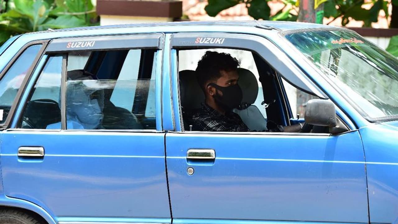 എസ്എസ്എല്സി പരീക്ഷയെഴുതാന് കൊവിഡ് ബാധിച്ച വിദ്യാര്ത്ഥിക്ക് ഡിവൈഎഫ്ഐയുടെ 'സ്നേഹയാത്ര' എസ്എസ്എല്സി പരീക്ഷയെഴുതാന് കൊവിഡ് ബാധിച്ച വിദ്യാര്ത്ഥിക്ക് ഡിവൈഎഫ്ഐയുടെ 'സ്നേഹയാത്ര'