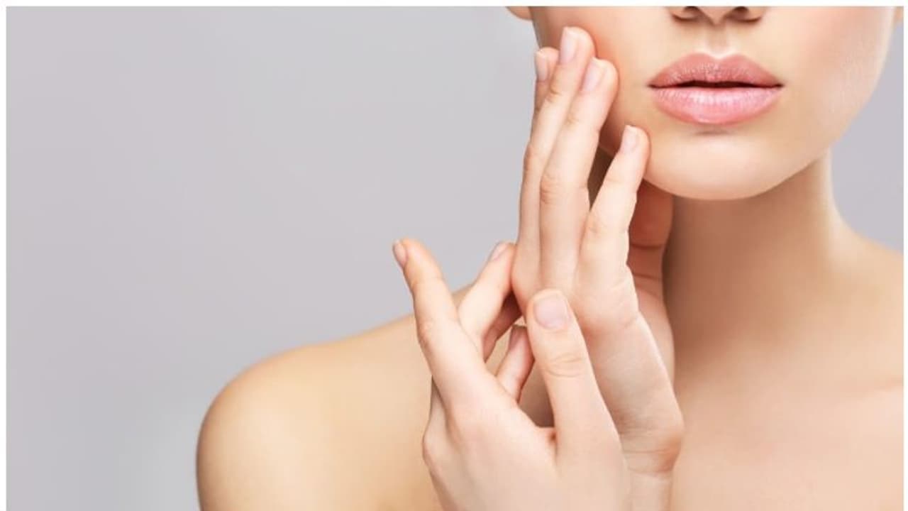 മുഖഭംഗി നഷ്ടപ്പെടുന്നുവെന്ന് തോന്നുന്നുവോ? വീട്ടില്‍ പരീക്ഷിക്കാവുന്നൊരു 'സിമ്പിള്‍' മാസ്‌ക്