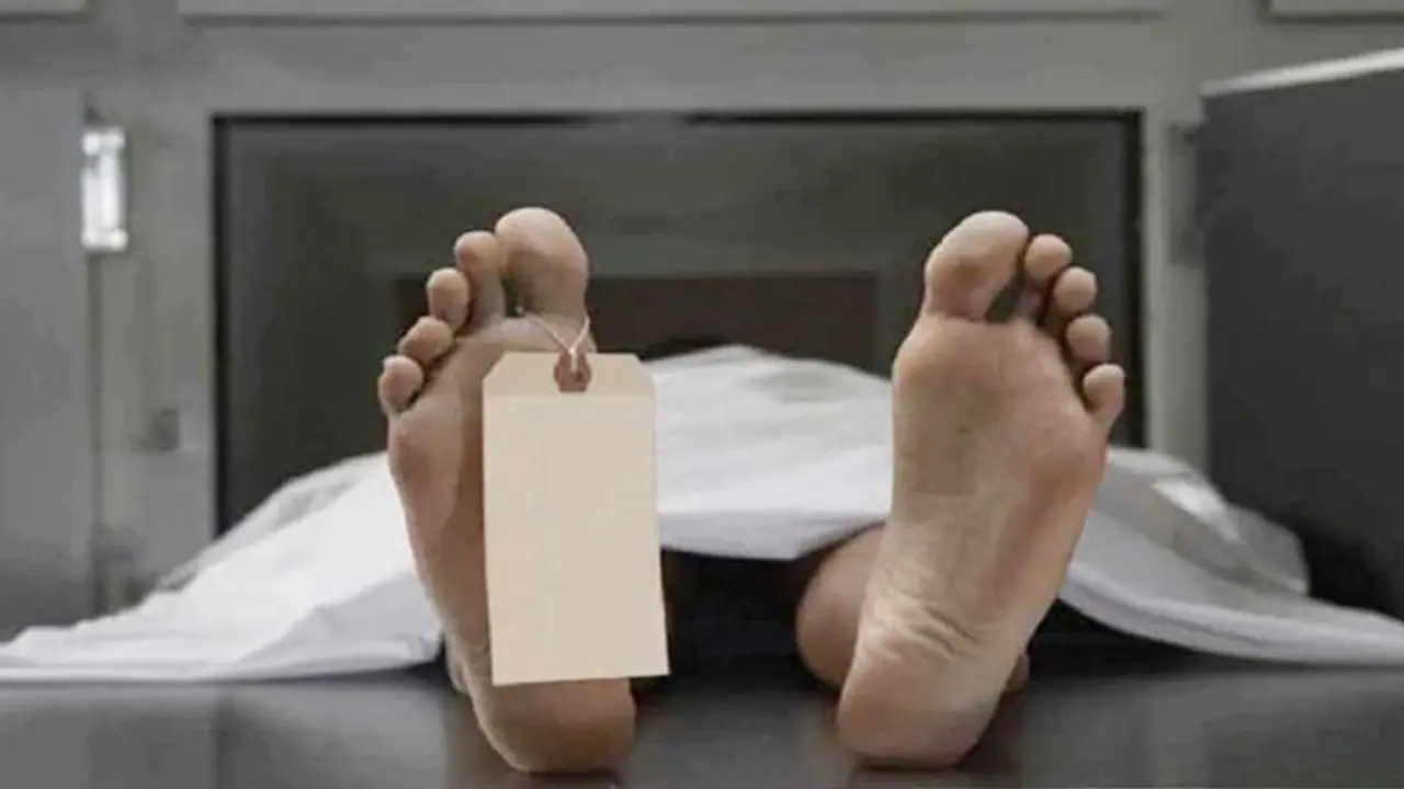 பெண் காவலரின் உயிரைக் குடித்த கொரோனா... திடீரென மயங்கி விழுந்து சம்பவ இடத்திலேயே பலி..! பெண் காவலரின் உயிரைக் குடித்த கொரோனா... திடீரென மயங்கி விழுந்து சம்பவ இடத்திலேயே பலி..!