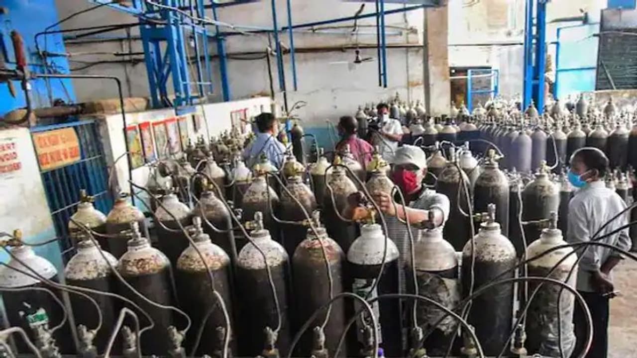 ऑक्सीजन संकट को दूर करने के लिए आगे आया टाटा ग्रुप, पीएम मोदी बोले महामारी से मिलकर लड़ेंगे