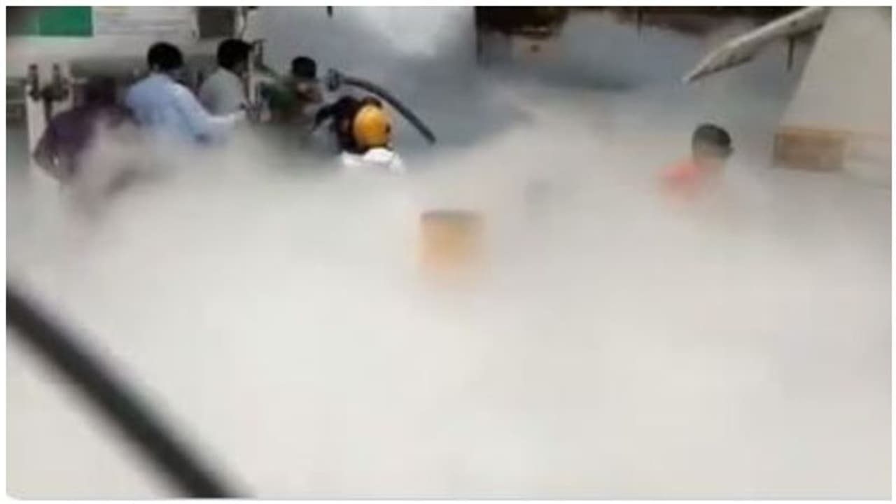 Update: எங்கும் மரண ஓலம்... மருத்துவமனையில் ஆக்சிஜன் வாயு கசிந்து 22 பேர் உயிரிழந்துள்ள அதிர்ச்சி வீடியோ..!