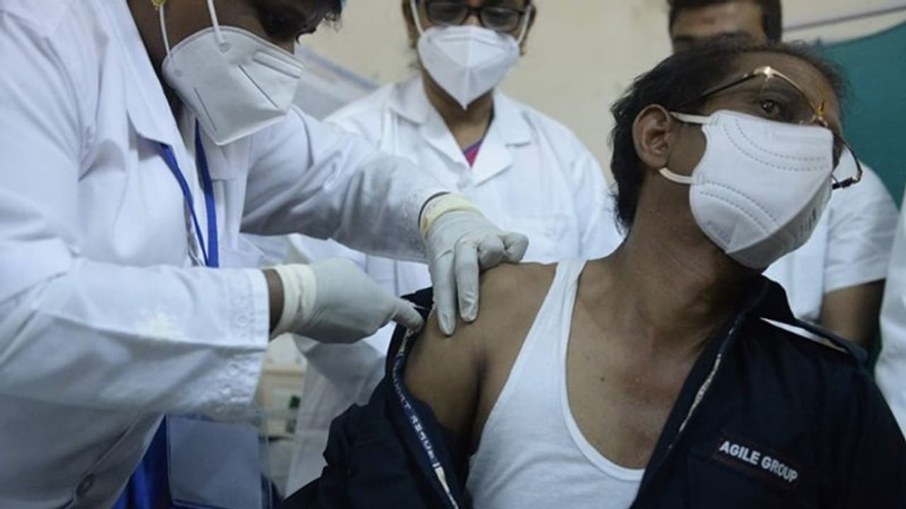 Good News: रेमडेसिविर पर घटाया सीमा शुल्क, केंद्र सरकार ने किया ऐलान Good News: रेमडेसिविर पर घटाया सीमा शुल्क, केंद्र सरकार ने किया ऐलान