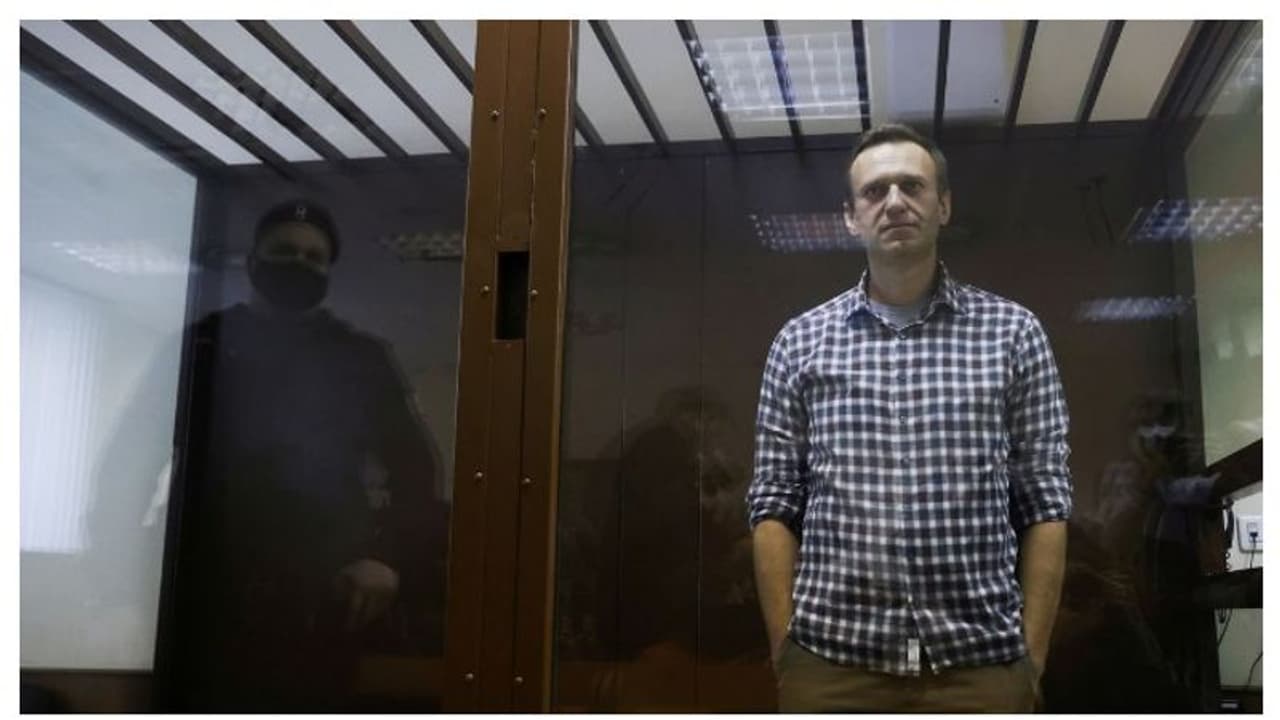 पुतिन ने रूस में अपने सबसे मुखर विरोधी को लगाया ठिकाने, जेल में बंद नवलनी को 13 साल की सजा पुतिन ने रूस में अपने सबसे मुखर विरोधी को लगाया ठिकाने, जेल में बंद नवलनी को 13 साल की सजा