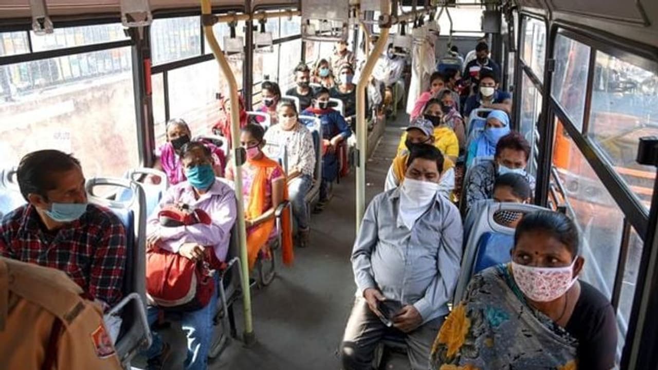 முகக்கவசம் அணியாமல் பேருந்தில் பயணம் செய்தால் வழக்குப்பதிவு... சென்னை மாநகர காவல் ஆணையர் எச்சரிக்கை...! முகக்கவசம் அணியாமல் பேருந்தில் பயணம் செய்தால் வழக்குப்பதிவு... சென்னை மாநகர காவல் ஆணையர் எச்சரிக்கை...!