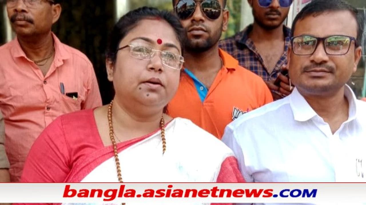 তৃণমূলের বোমাবাজি, ফের বাহিনীর বিরুদ্ধে গুলি চালানোর অভিযোগ উত্তপ্ত অশোকনগর তৃণমূলের বোমাবাজি, ফের বাহিনীর বিরুদ্ধে গুলি চালানোর অভিযোগ উত্তপ্ত অশোকনগর