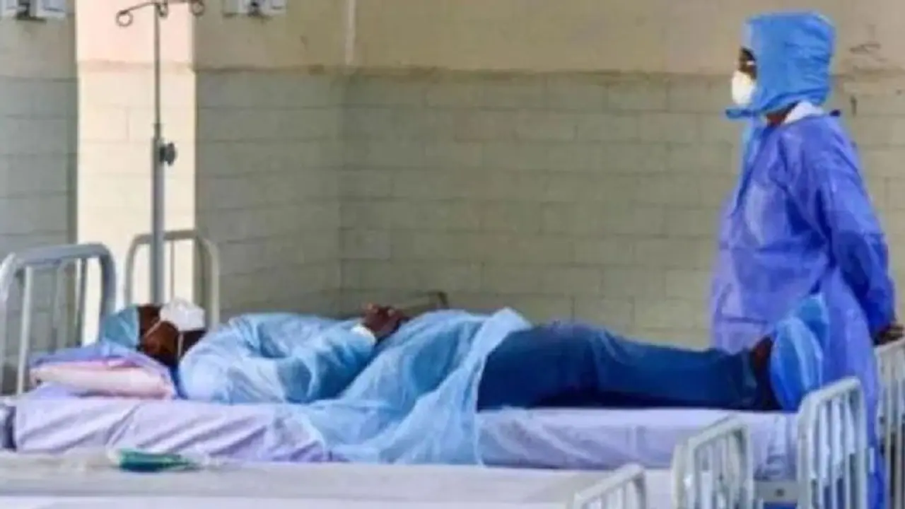 ಸೋಂಕಿನ ಭಯಕ್ಕೆ ವೃದ್ಧೆ ಜತೆ ಕುಟುಂಬ ಮನೆಯಿಂದ ಹೊರಹಾಕಿದ ಮಾಲೀಕ