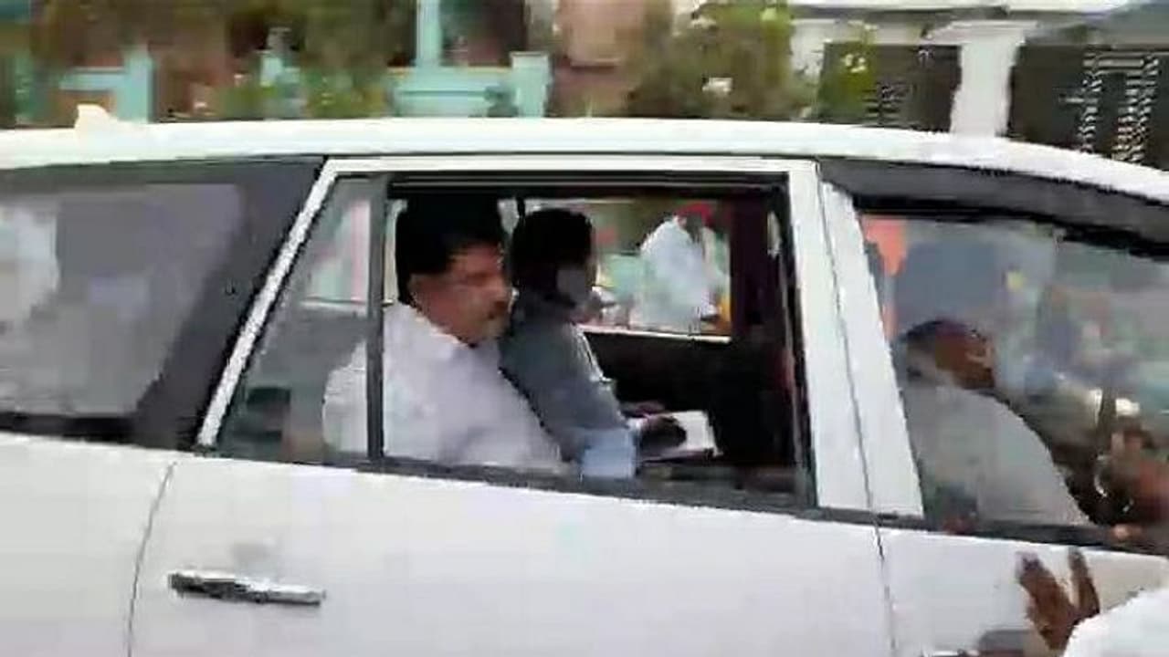 ధూళిపాళ్ల నరేంద్రకు కరోనా నెగటివ్.. తిరిగి సెంట్రల్ జైలుకు... ధూళిపాళ్ల నరేంద్రకు కరోనా నెగటివ్.. తిరిగి సెంట్రల్ జైలుకు...