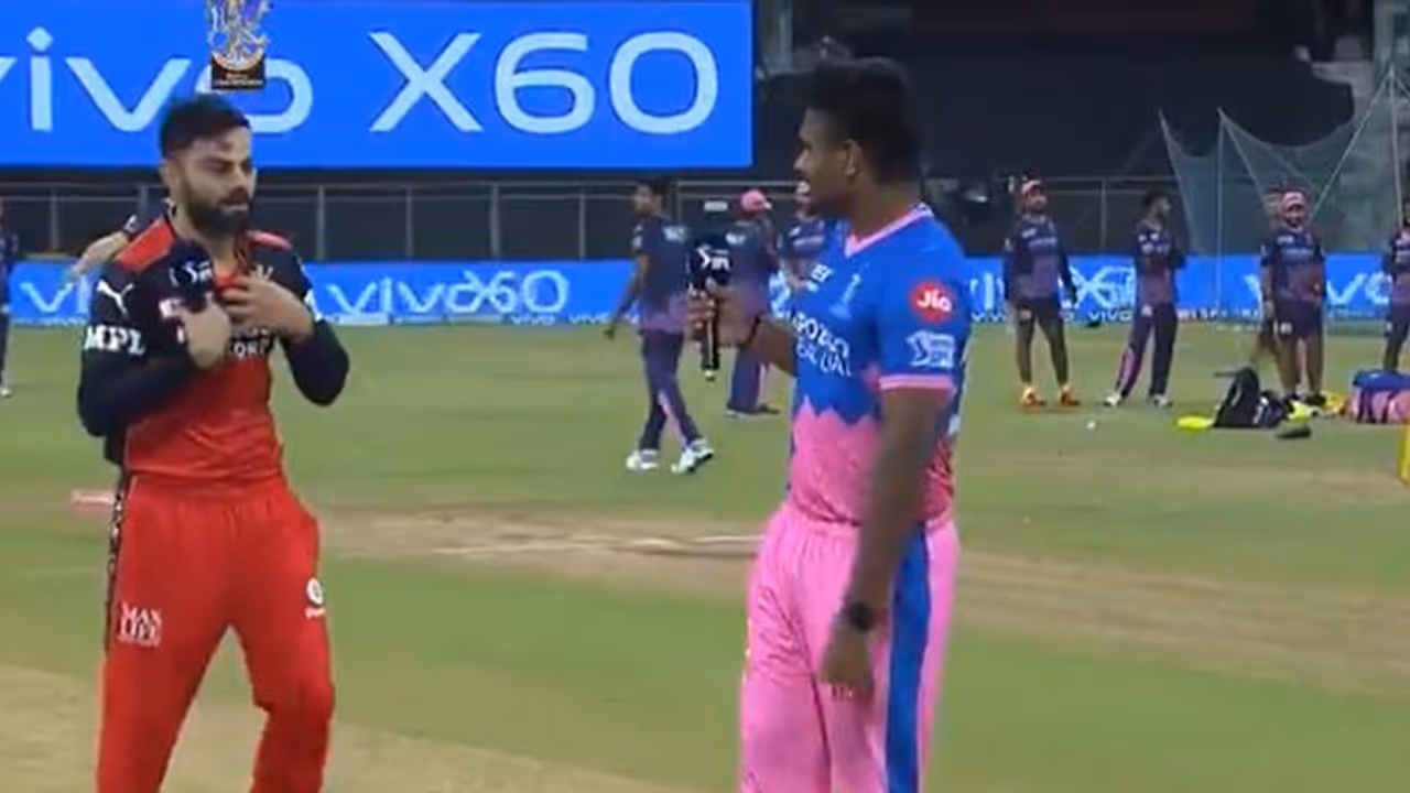 'എനിക്കങ്ങനെ ടോസൊന്നും കിട്ടാറില്ലല്ലോ'; ടോസ് ജയിച്ചിട്ടും അറിയാതെ സഞ്ജുവിനെ സംസാരിക്കാന് ക്ഷണിച്ച് കോലി 'എനിക്കങ്ങനെ ടോസൊന്നും കിട്ടാറില്ലല്ലോ'; ടോസ് ജയിച്ചിട്ടും അറിയാതെ സഞ്ജുവിനെ സംസാരിക്കാന് ക്ഷണിച്ച് കോലി