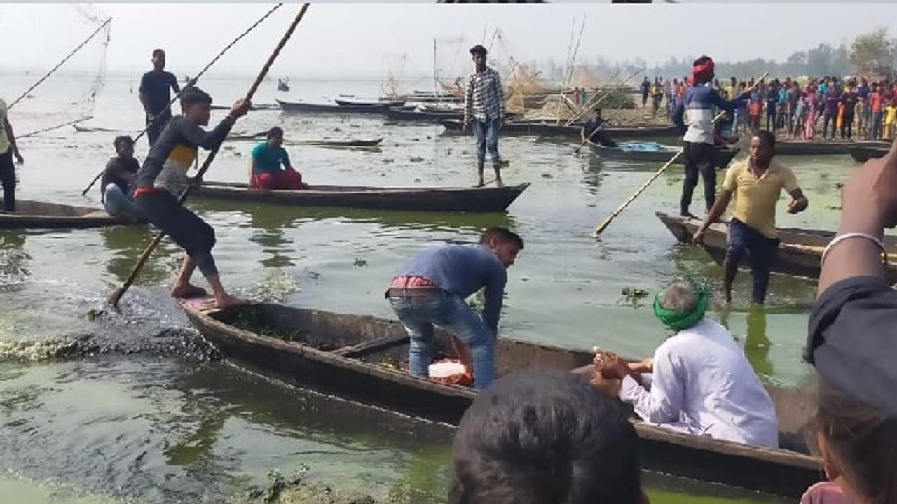 Bihar: 9 of family killed as pick up van falls into River Ganga in Patna Bihar: 9 of family killed as pick up van falls into River Ganga in Patna