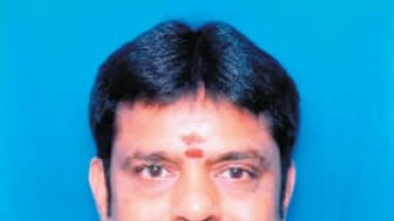 தொகுதி மேம்பாட்டு நிதியை தவறாக பயன்படுத்தினார் அதிமுக MLA.? லஞ்ச ஒழிப்புத் துறை பதிலளிக்க நீதிமன்றம் உத்தரவு.