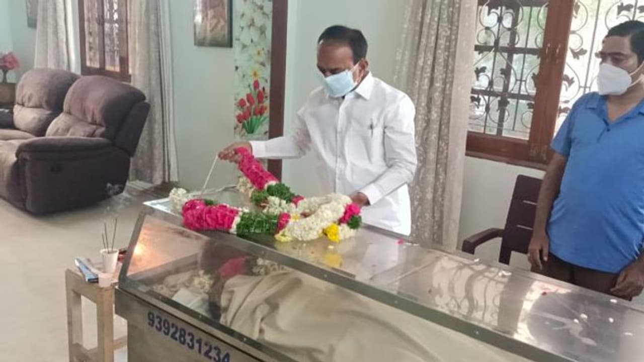 హుజురాబాద్ మాజీ ఎమ్మెల్యే సాయిరెడ్డి మృతి హుజురాబాద్ మాజీ ఎమ్మెల్యే సాయిరెడ్డి మృతి