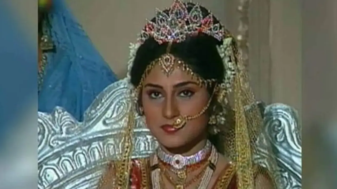 ಪೊಲೀಸ್ ಠಾಣೆ ಮುಂದೆ ಧರಣಿ ಕುಳಿತ ಮಹಾಭಾರತದ ದ್ರೌಪದಿಯ ಬಂಧಿಸಿದ ಪೊಲೀಸರು ಪೊಲೀಸ್ ಠಾಣೆ ಮುಂದೆ ಧರಣಿ ಕುಳಿತ ಮಹಾಭಾರತದ ದ್ರೌಪದಿಯ ಬಂಧಿಸಿದ ಪೊಲೀಸರು