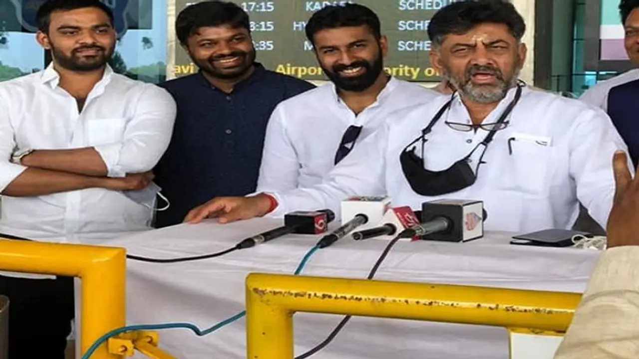 ಯುವ ಕಾಂಗ್ರೆಸ್ ಉಪಾಧ್ಯಕ್ಷೆಗೆ ನಲಪಾಡ್ ಪರ ಡಿಕೆಶಿ ಬ್ಯಾಟಿಂಗ್ ಯುವ ಕಾಂಗ್ರೆಸ್ ಉಪಾಧ್ಯಕ್ಷೆಗೆ ನಲಪಾಡ್ ಪರ ಡಿಕೆಶಿ ಬ್ಯಾಟಿಂಗ್