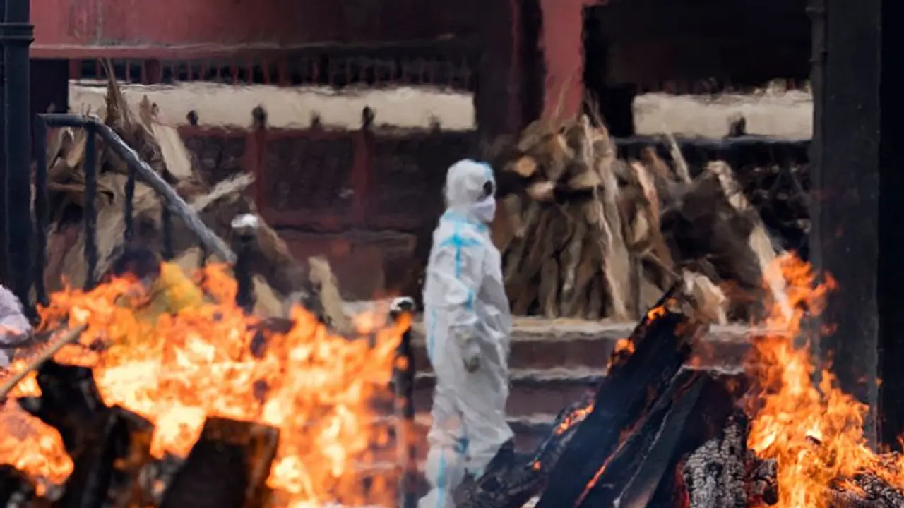 করোনার তৃতীয় তরঙ্গে পরিস্থিতি আরও খারাপ হতে পারে, সরকারি তথ্য তুলে ধরেই বোঝালেন বিজ্ঞানী