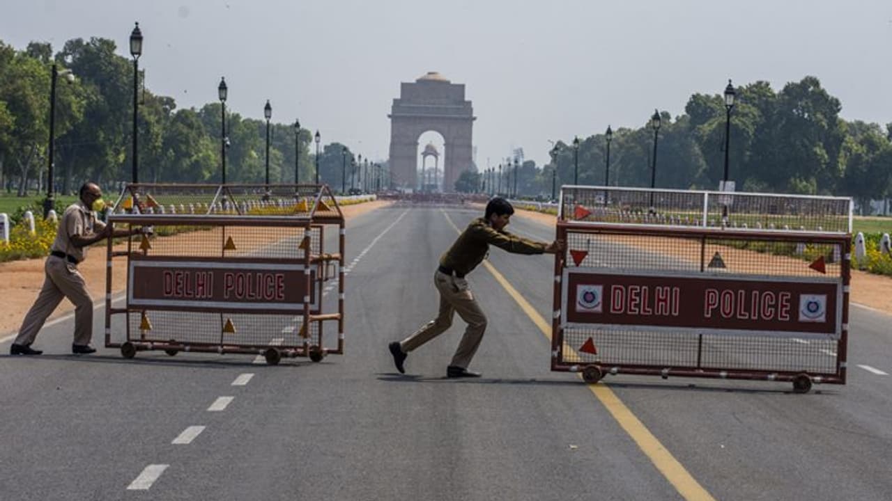 ভোট ভোট খেলা শেষ, এবার কি করোনা অভিশাপ কাটাতে পূর্ণ লকডাউনের পথে কেন্দ্র ভোট ভোট খেলা শেষ, এবার কি করোনা অভিশাপ কাটাতে পূর্ণ লকডাউনের পথে কেন্দ্র