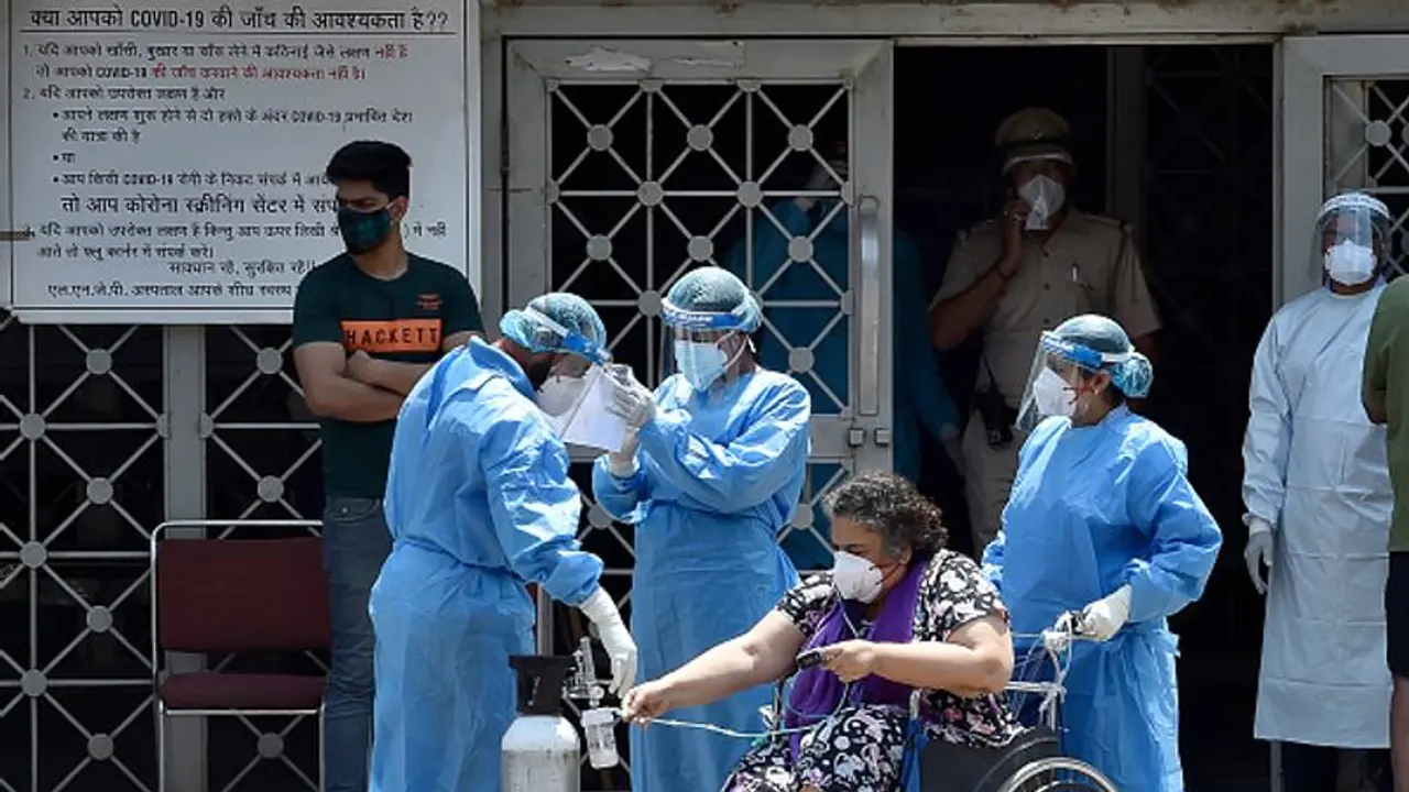 ఇండియాలో ఆగని కరోనా ఉధృతి: 24 గంటల వ్యవధిలో 3.49 లక్షల కేసులు, రికార్డుస్థాయిలో మరణాలు ఇండియాలో ఆగని కరోనా ఉధృతి: 24 గంటల వ్యవధిలో 3.49 లక్షల కేసులు, రికార్డుస్థాయిలో మరణాలు