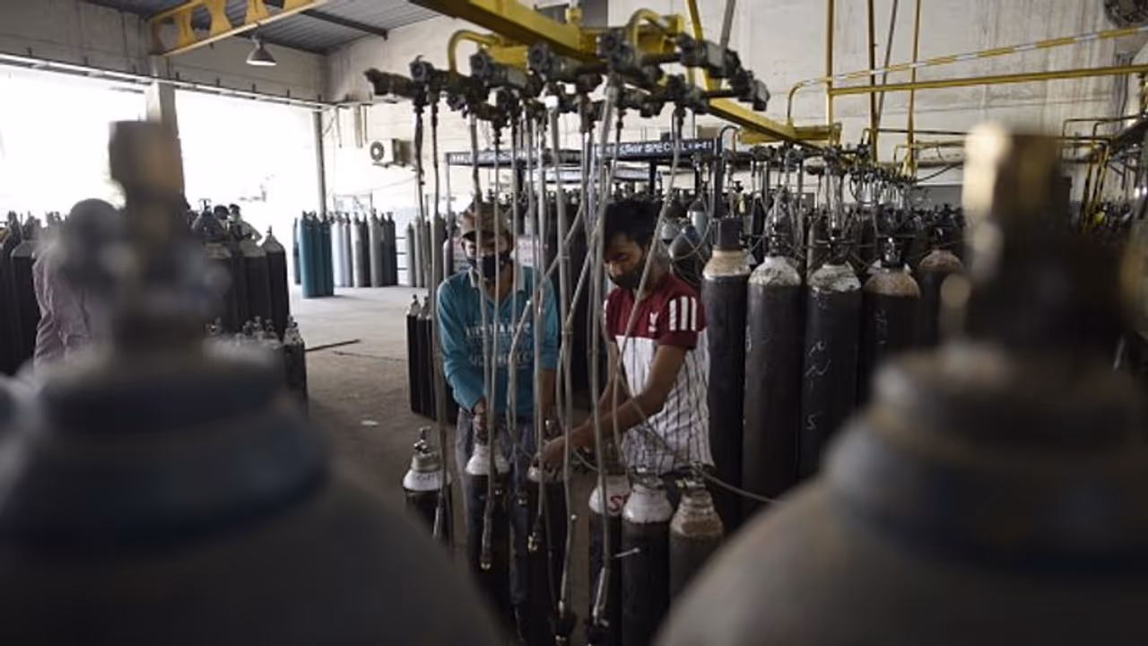 ऑक्सीजन सप्लाई के लिए अफसर काम करें या कोर्ट को जवाब लिखें...सोशल मीडिया पर यूजर्स पूछ रहे सवाल ऑक्सीजन सप्लाई के लिए अफसर काम करें या कोर्ट को जवाब लिखें...सोशल मीडिया पर यूजर्स पूछ रहे सवाल