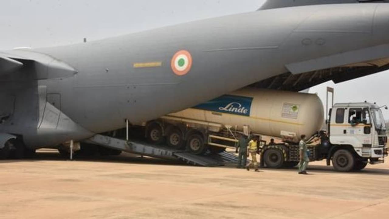 4 cryogenic tanks transporting oxygen airlifted from Singapore, to reach West Bengal this evening: MHA