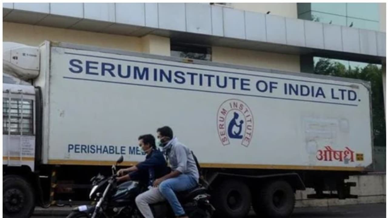 സ്വകാര്യ ആശുപത്രികൾ കൊവിഷീൽഡ് വാക്സിന് ചുമത്തുന്ന 600 രൂപ/ഡോസ്, ലോകത്തിലെ ഏറ്റവും കൂടിയ നിരക്ക് സ്വകാര്യ ആശുപത്രികൾ കൊവിഷീൽഡ് വാക്സിന് ചുമത്തുന്ന 600 രൂപ/ഡോസ്, ലോകത്തിലെ ഏറ്റവും കൂടിയ നിരക്ക്