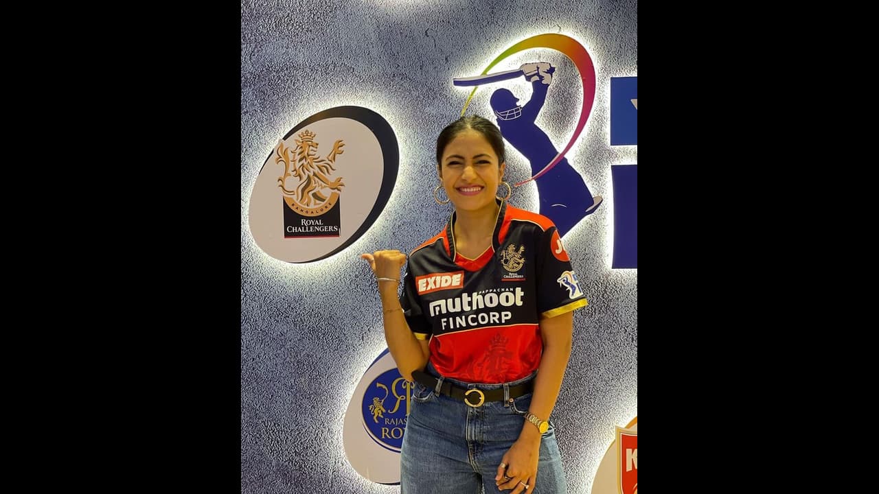 ఐపీఎల్ నిరవధిక వాయిదా.. వాళ్లని మిస్ అవుతున్నానంటూ చాహల్ భార్య..!