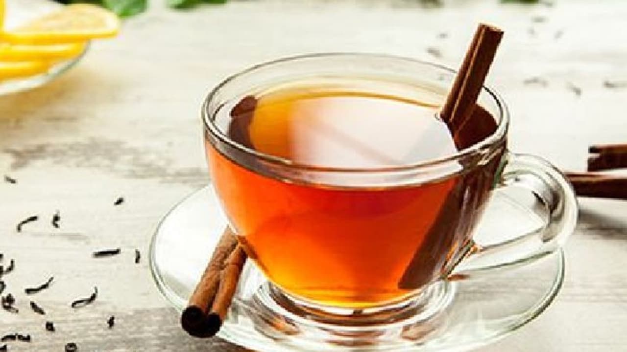 കൊവിഡ് കാലത്തിന് യോജിച്ച 'സ്പെഷ്യല്' ചായ; തയ്യാറാക്കാനും വളരെ എളുപ്പം കൊവിഡ് കാലത്തിന് യോജിച്ച 'സ്പെഷ്യല്' ചായ; തയ്യാറാക്കാനും വളരെ എളുപ്പം