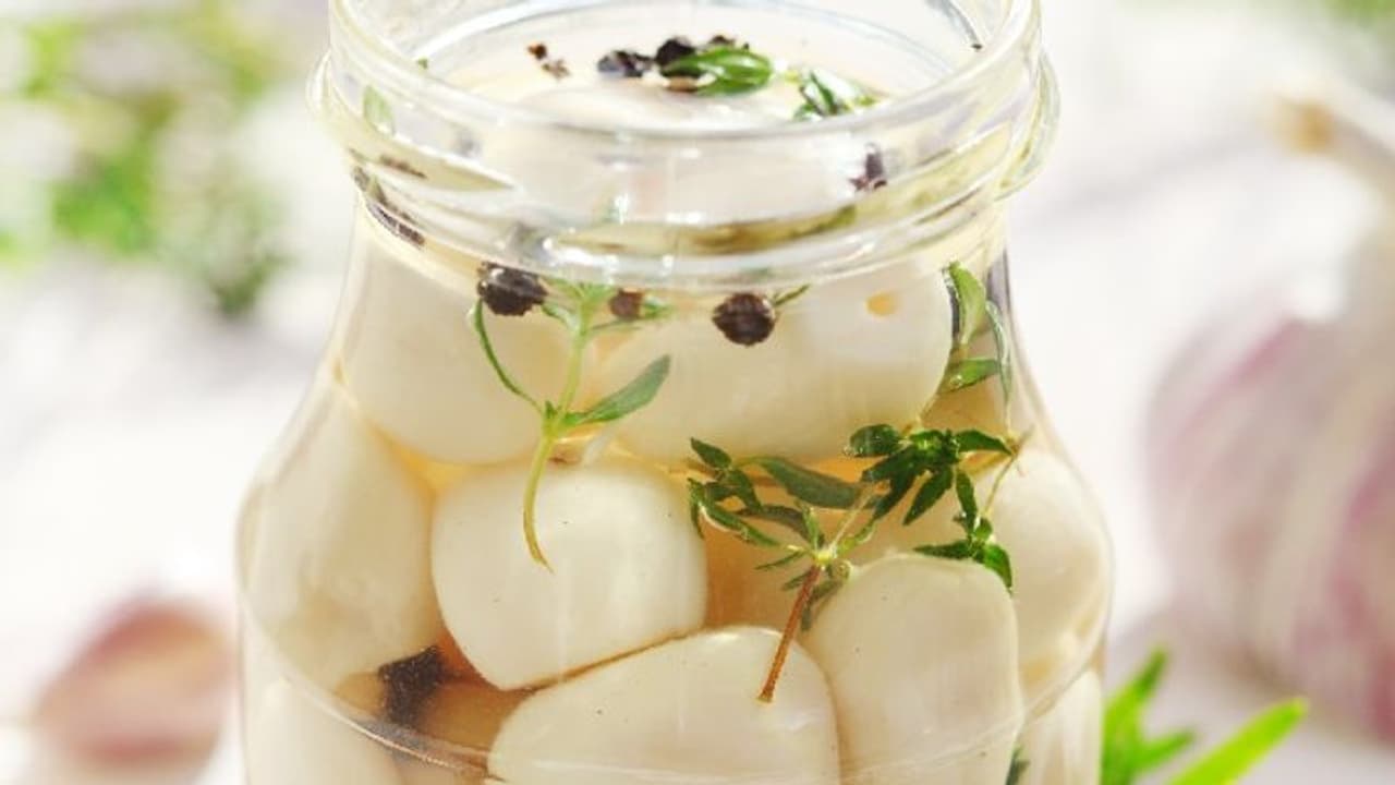 ട്വിറ്ററില്‍ തരംഗമായി 'പിക്കിള്‍ഡ് ഗാര്‍ലിക്'; സംഭവം നമ്മുടെ നാടന്‍ രുചിക്കൂട്ട് തന്നെ....