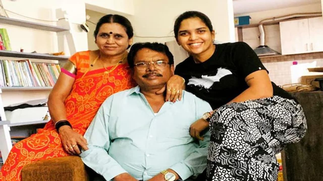 ಕೊರೋನಾ ಹೋರಾಟದಲ್ಲಿ ಸೋತ ತಾಯಿ, ಸಹೋದರಿಗೆ ವೇದಾ ಭಾವನಾತ್ಮಕ ಪತ್ರ! ಕೊರೋನಾ ಹೋರಾಟದಲ್ಲಿ ಸೋತ ತಾಯಿ, ಸಹೋದರಿಗೆ ವೇದಾ ಭಾವನಾತ್ಮಕ ಪತ್ರ!