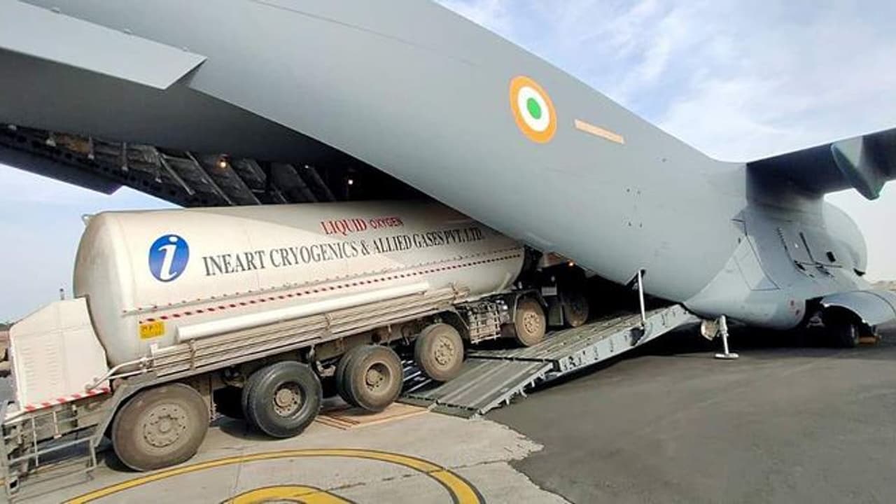 ভারতের করোনা সংকটের সময় হাত গুটিয়ে নিল চিন, বন্ধ করে দিল অক্সিজেনবাহী কার্গো বিমান চলাচল