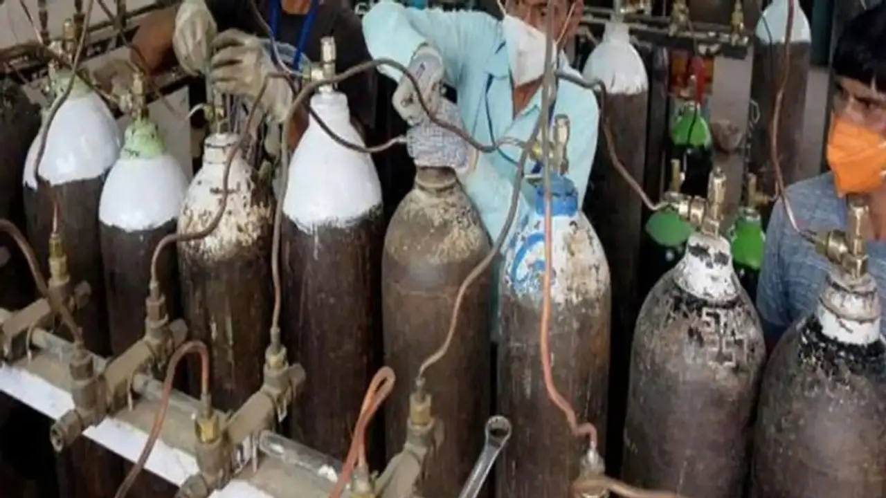 অক্সিজেনের কালোবাজির রুখতে তৎপর প্রশাসন, মানিকতলায় অসাধু চক্রের হদিল পেল ইবি অক্সিজেনের কালোবাজির রুখতে তৎপর প্রশাসন, মানিকতলায় অসাধু চক্রের হদিল পেল ইবি