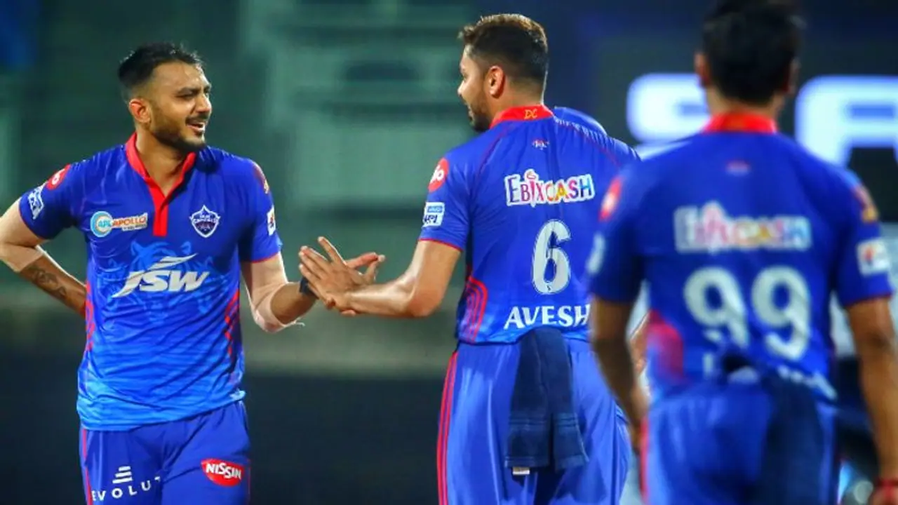 మరోసారి ఐపీఎల్ను తాకిన కరోనా కలవరం... ఓ ప్లేయర్కి పాజిటివ్? నేటి మ్యాచ్పై ప్రభావం... మరోసారి ఐపీఎల్ను తాకిన కరోనా కలవరం... ఓ ప్లేయర్కి పాజిటివ్? నేటి మ్యాచ్పై ప్రభావం...