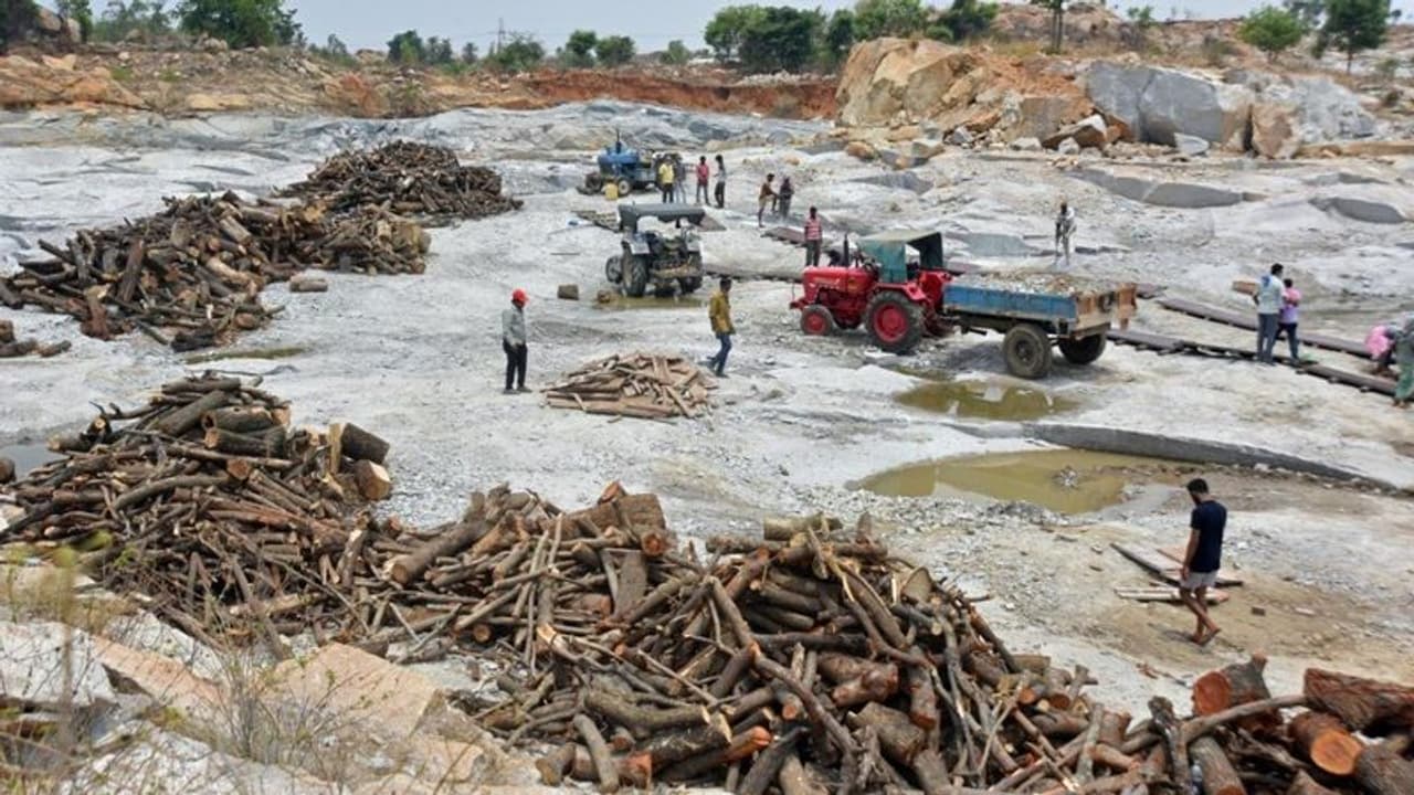ಬೆಂಗ್ಳೂರಿಗಿಂತ ಜಿಲ್ಲೆಗಳಲ್ಲೇ ಅಧಿಕ ಸಾವು! ಬೆಂಗ್ಳೂರಿಗಿಂತ ಜಿಲ್ಲೆಗಳಲ್ಲೇ ಅಧಿಕ ಸಾವು!