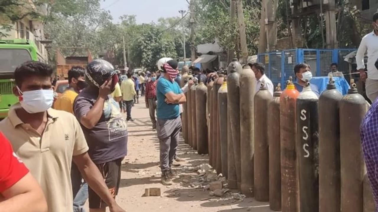 অক্সিজেন সংকট, এই সময় কোনও অপচয় নয়, হাসপাতালগুলোকে নির্দেশ রাজ্য স্বাস্থ্য দফতরের অক্সিজেন সংকট, এই সময় কোনও অপচয় নয়, হাসপাতালগুলোকে নির্দেশ রাজ্য স্বাস্থ্য দফতরের