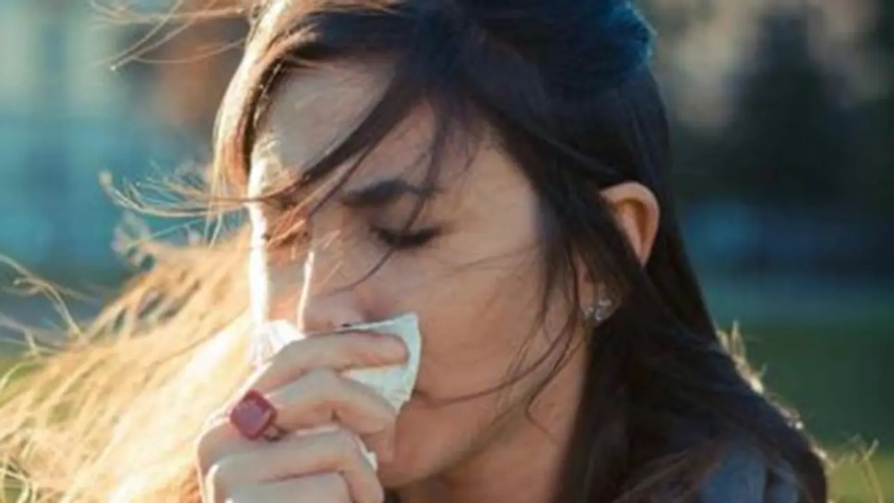 Don't panic, avoid exposure to sun, drink water & more: Karnataka health minister as flu cases rise Don't panic, avoid exposure to sun, drink water & more: Karnataka health minister as flu cases rise